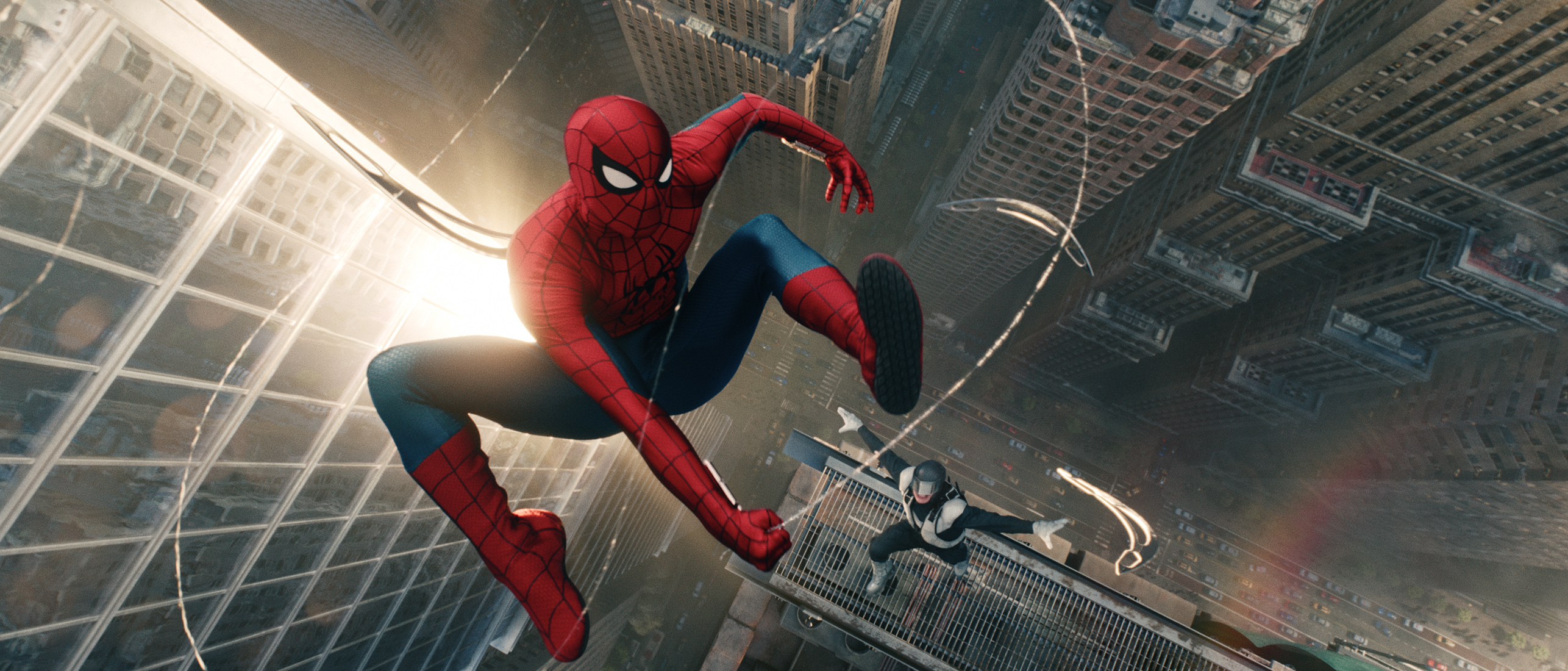 Spider-Man saltando entre rascacielos en Spider-Man: Brand New Day